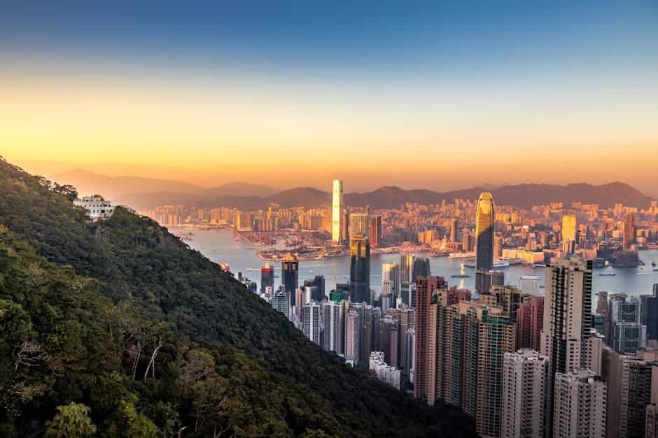 Romantic Hong Kong Getaway: Victoria Harbour Cruise & Peak Sunset