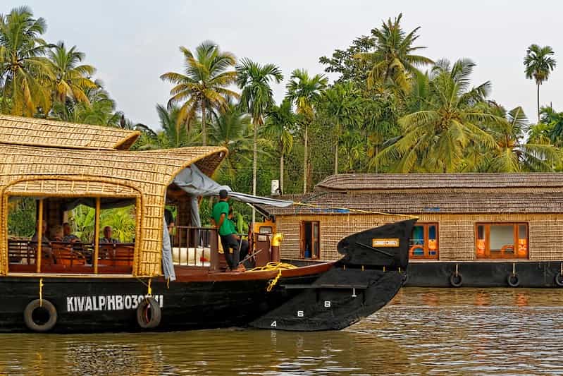 Luxury Houseboat Cruise: Overnight Gourmet Backwater Experience