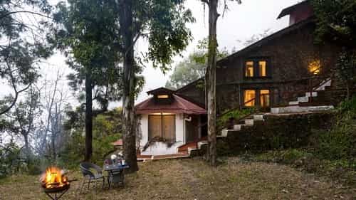 Weekend Romantic Retreat: Quiet Nainital Cottage & Boating Experience
