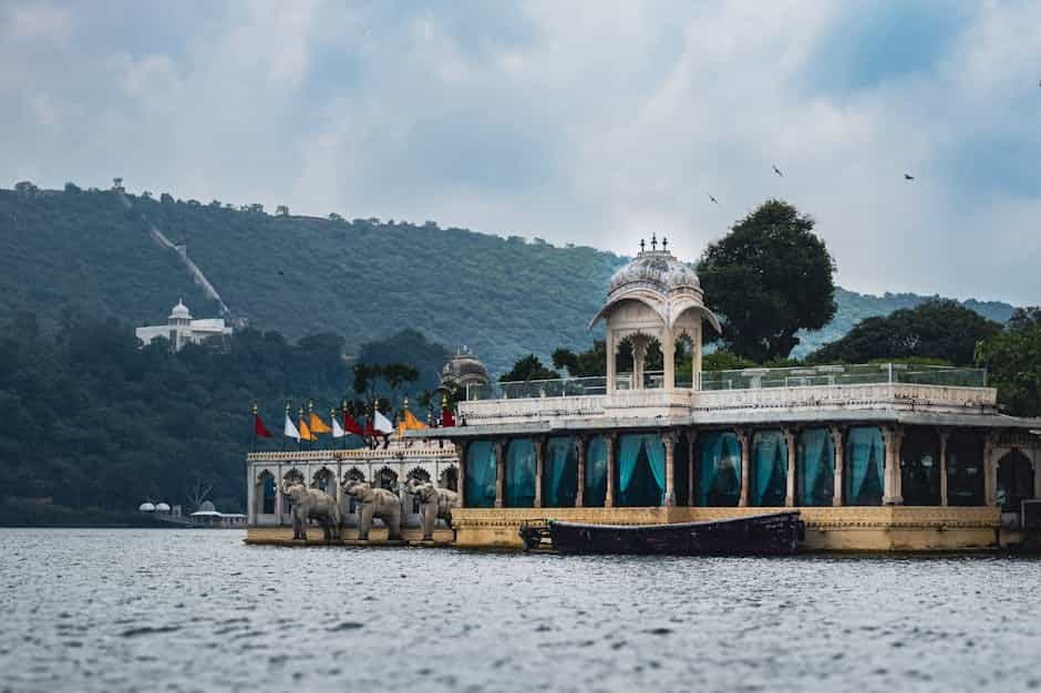 Royal Udaipur Escape: Lake Pichola Boat Ride & Palace Stay