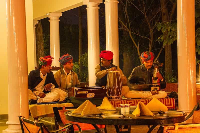 Desert Culture & Nightlife: Folk Dances, Local Food & Campfire Evenings