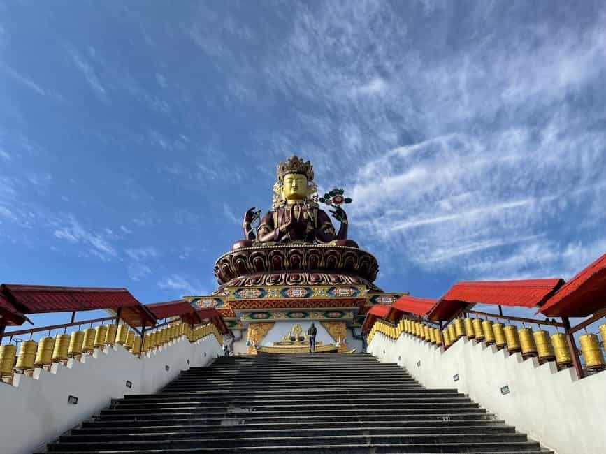 Gangtok & Pelling Explorer: Monasteries, Waterfalls & Views