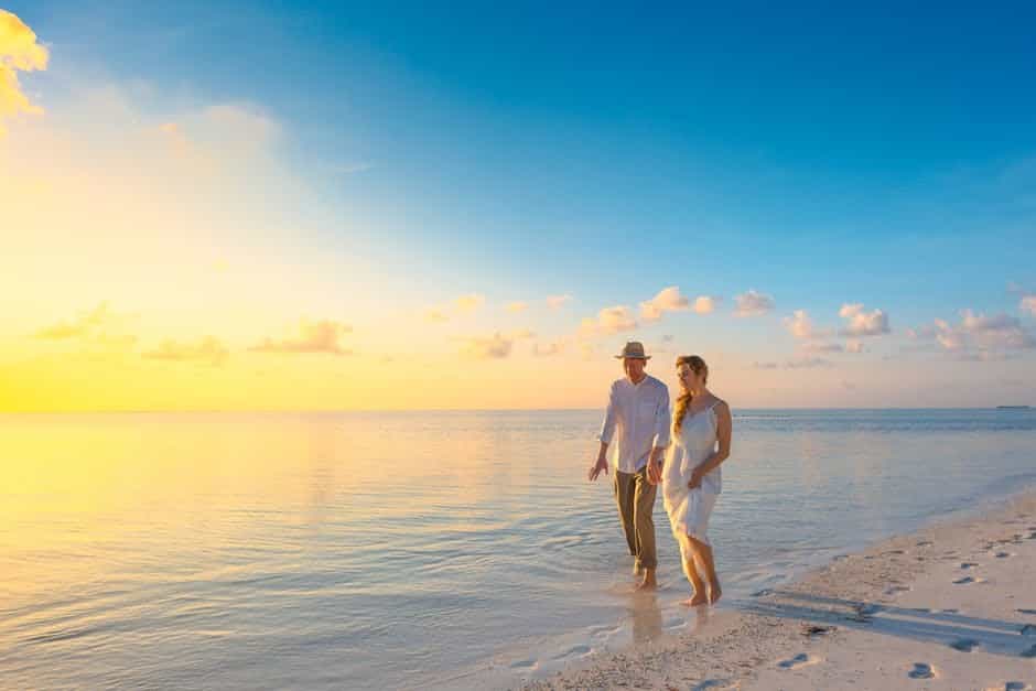 Romantic Maldives Mini-Honeymoon: Couple's Dinner and Spa