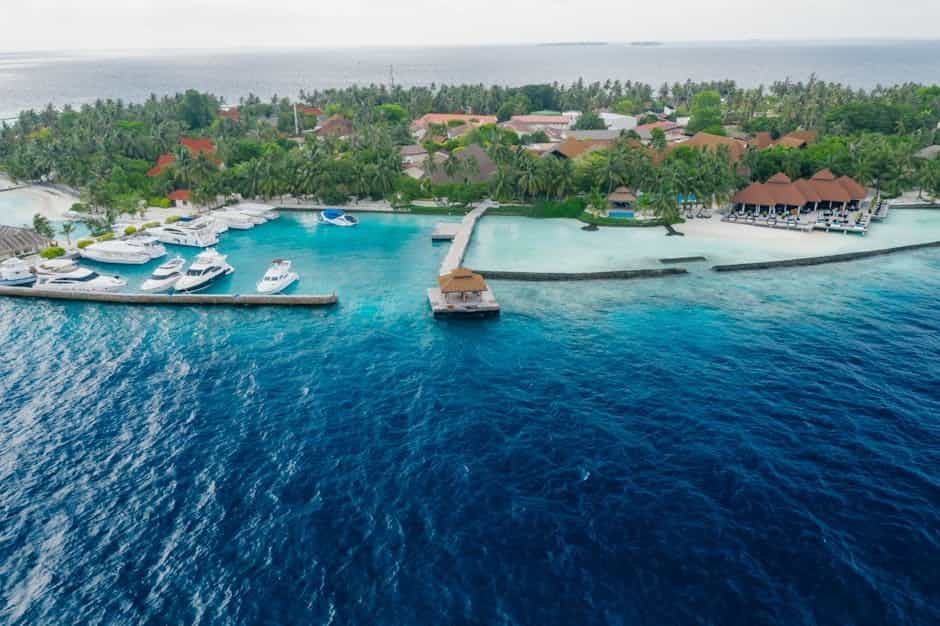 Maldives Island Hopping: Two Resorts and Local Island Tour