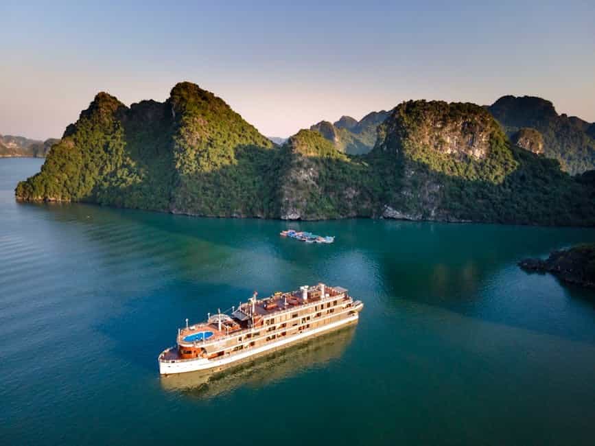 Hanoi & Halong Bay Classic Cruise: 4-Day Scenic Vietnam Getaway