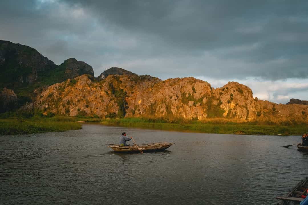 Ninh Binh Scenic Landscapes & Boat Ride: 4-Night Photo Tour