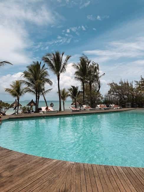 Mauritius Luxury Coastal 4-Night Retreat: Spa & Private Beach Access