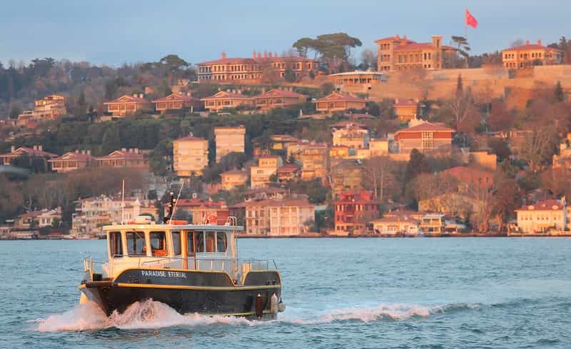 Istanbul Shopping & Spa Luxury Break: Bosphorus Suites & Bazaars