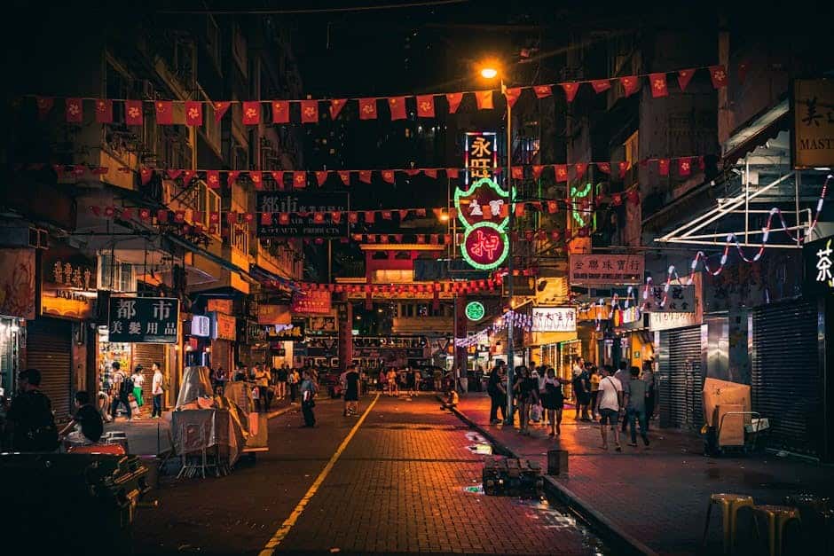 Hong Kong Express Weekend: Peak, Star Ferry & Temple Street Night Market