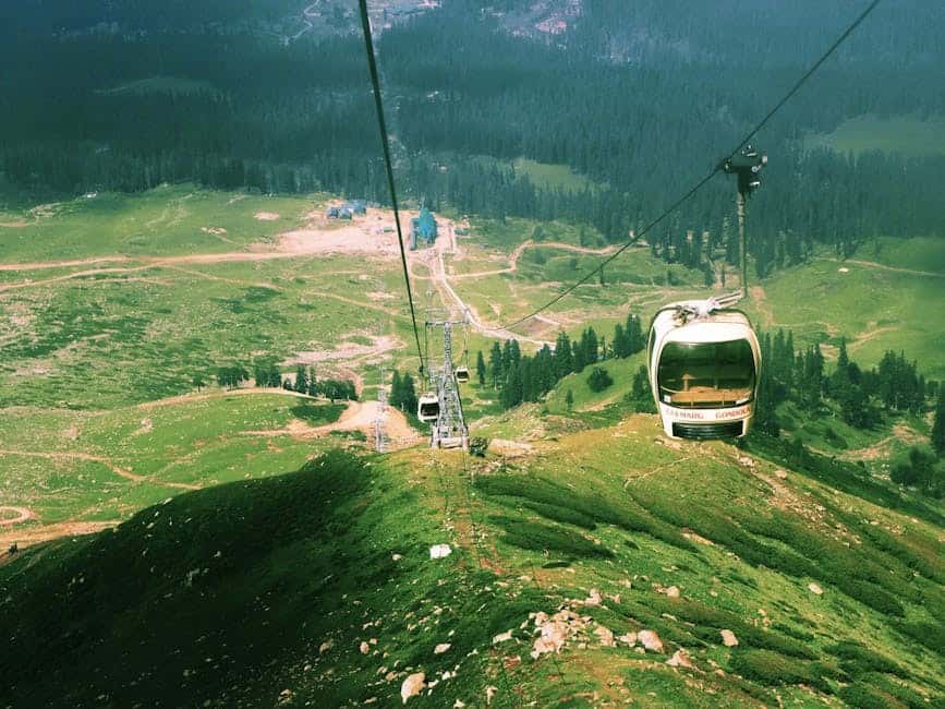 Gondola & Golf: Gulmarg Luxury Stay with Meadow Walks