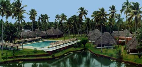 Luxury Coastal Retreat: Marari Beach Villa with Private Chef