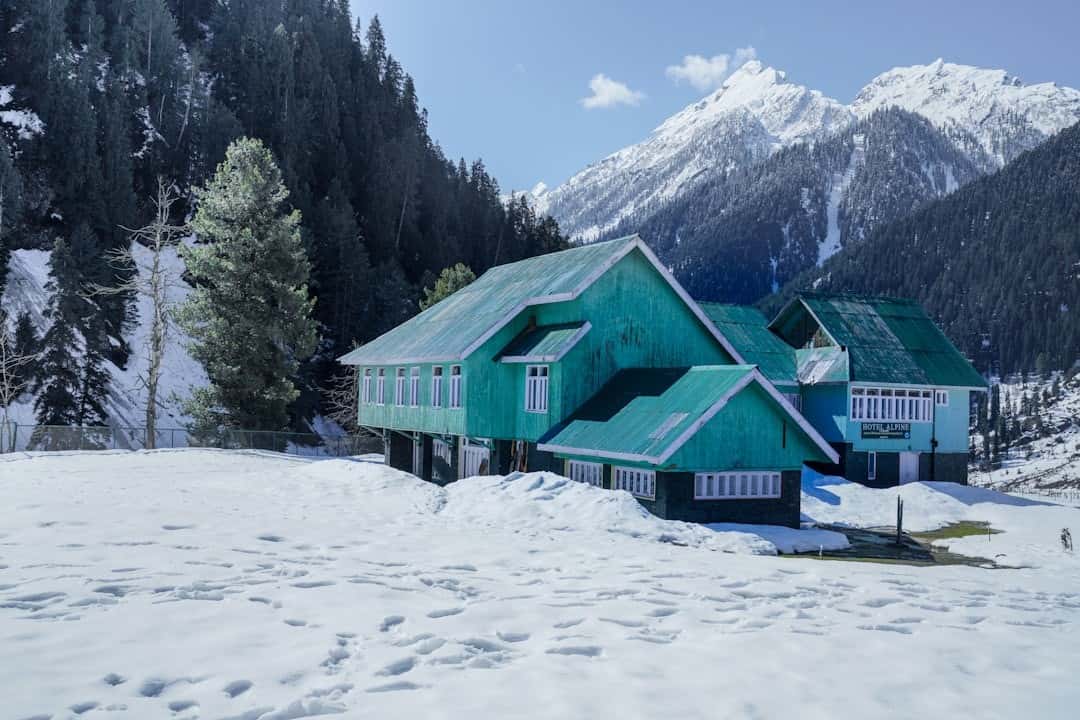 Deluxe Kashmir Itinerary: Srinagar, Gulmarg & Pahalgam Signature Tour