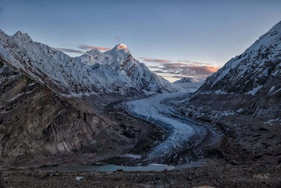Sonamarg Daybreak Trip: Thajiwas Glacier & River Views