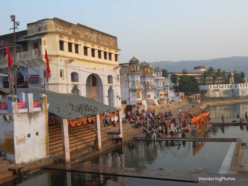 Ajmer-Pushkar Spiritual Escape: Holy Bath & Evening Aarti Experience