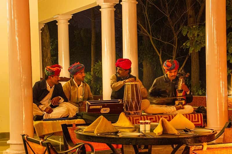 Desert Culture & Nightlife: Folk Dances, Local Food & Campfire Evenings