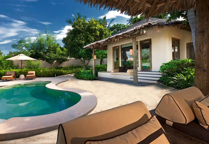 Luxury Havelock Sojourn: Beachfront Villa & Sunset Cruise