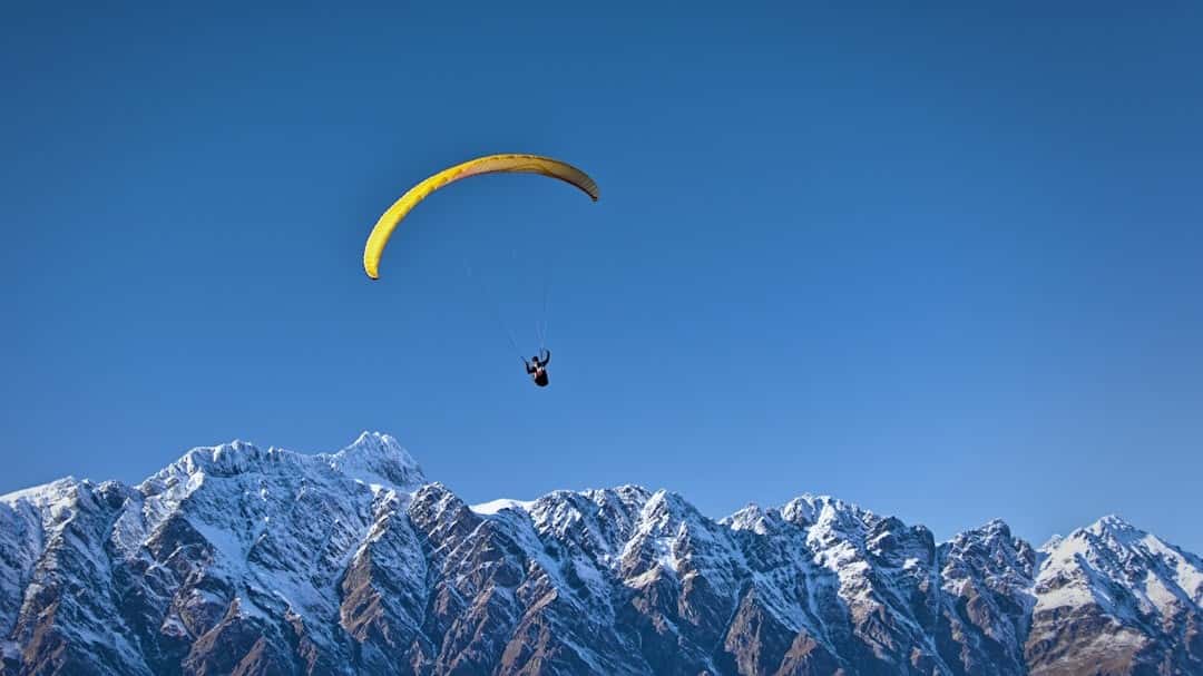 Adventure Kullu-Manali 4-Night Package: Paragliding & Rafting