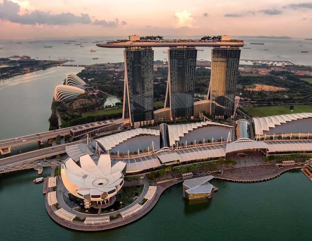 Luxury Marina Bay Residence: Skyline Views & Fine Dining