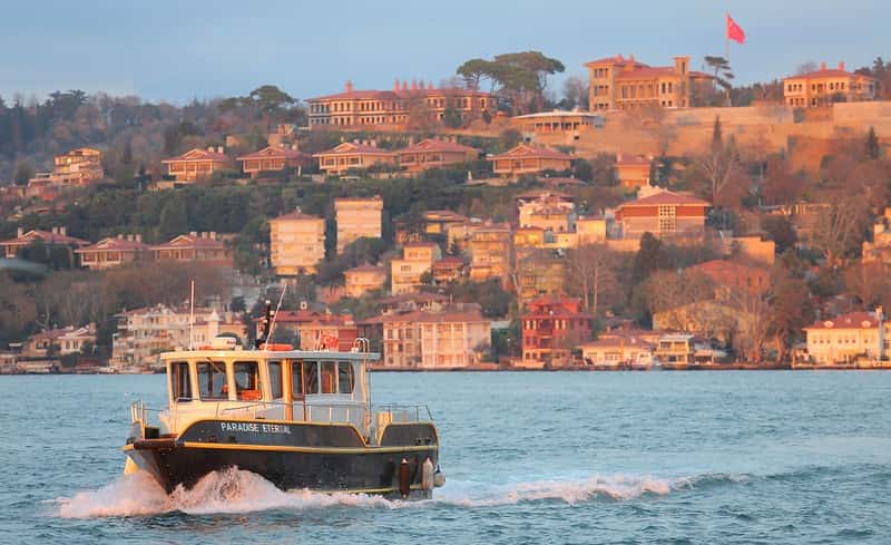 Istanbul Shopping & Spa Luxury Break: Bosphorus Suites & Bazaars