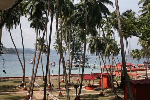 Explore Ross Island ruins Photo 1