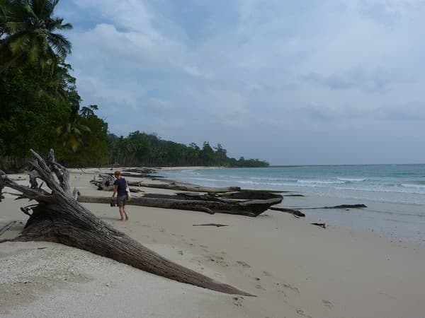 Long Island and Lalaji Bay beach trek Photo 3