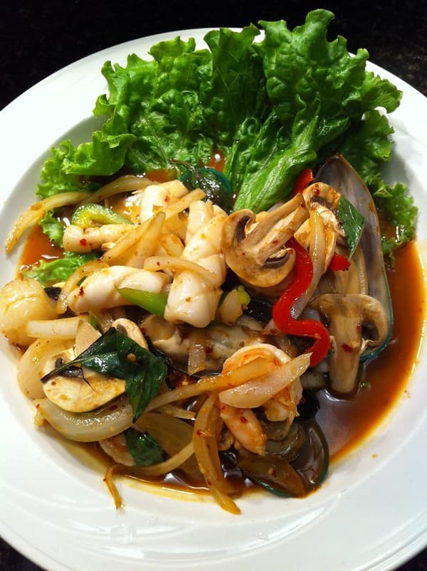 Seafood and local cuisine tasting Photo 2