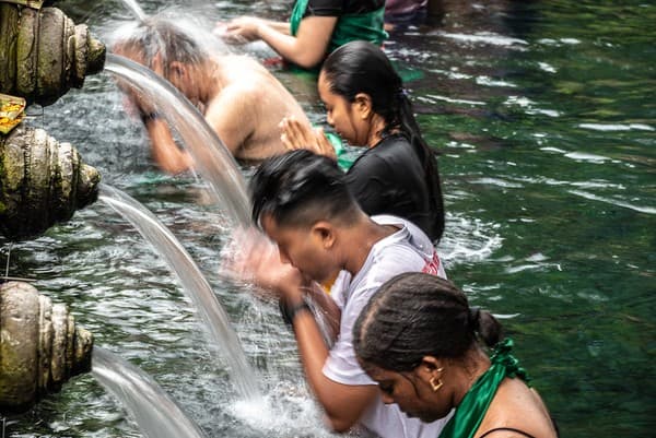 Tirta Empul purification ritual Photo 1