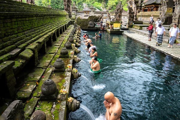 Tirta Empul purification ritual Photo 2