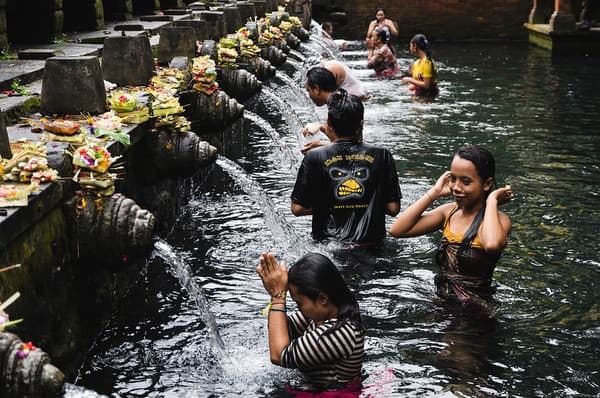 Tirta Empul purification ritual Photo 3