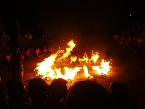 Uluwatu Temple sunset & Kecak Fire Dance Photo 3