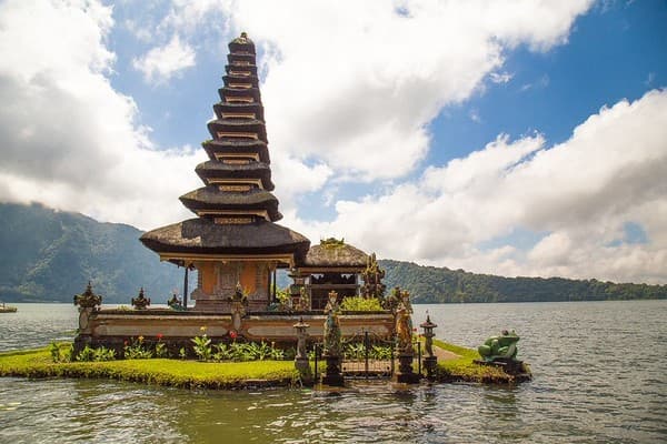 Ulun Danu Beratan Temple on the lake