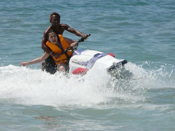 Watersports (parasailing, jet ski) Photo 2
