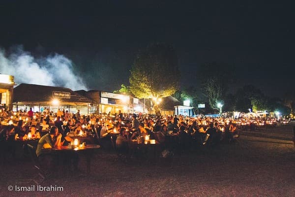 Seafood dinner on the sand Photo 2