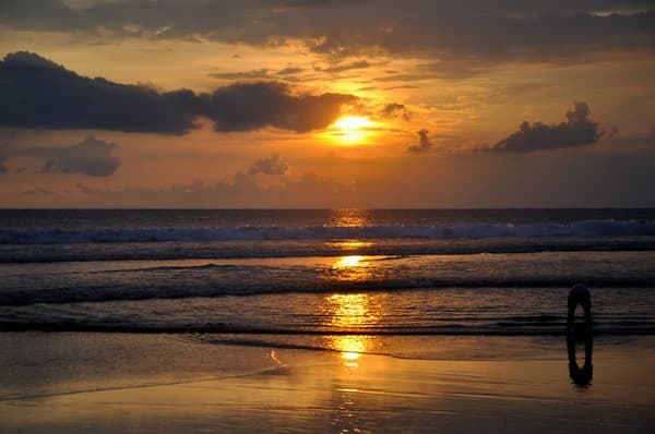 Seminyak beach clubs & sunset Photo 3