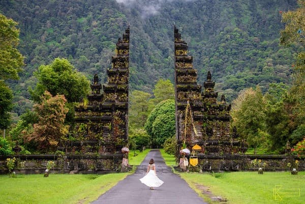 Handara Gate photo stop Photo 2