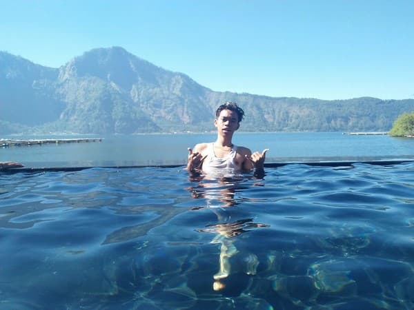 Kintamani hot springs soak Photo 3