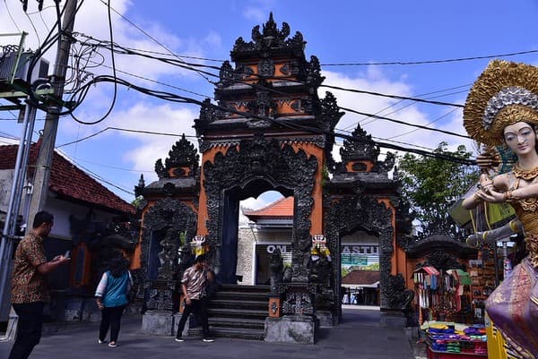 We now hit the beautiful Tanah Lot shore temple