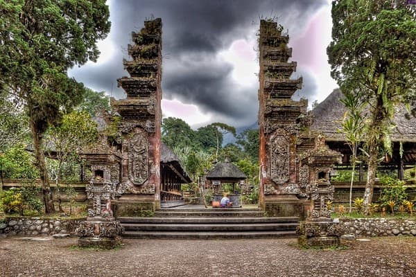 Entry to Pura Luhur Batukaru