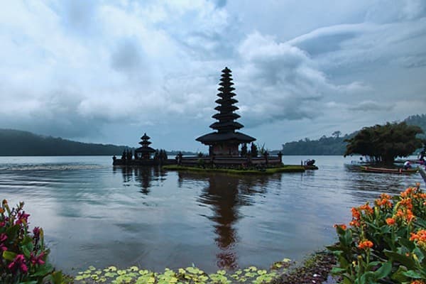 Pura Ulun Danu "The Floating Temple" Pura Ulun Danu "The Floating Temple"