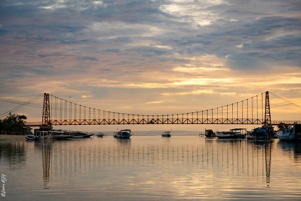 Indonesia / Yellow Bridge between Nusa Lembongan and Ceningan