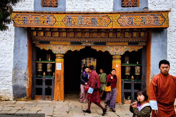 Bumthang temple circuit (Jambay, Kurjey, Tamshing) Photo 3