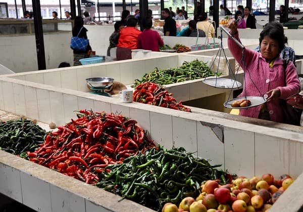 Thimphu Weekend Market and handicraft shopping