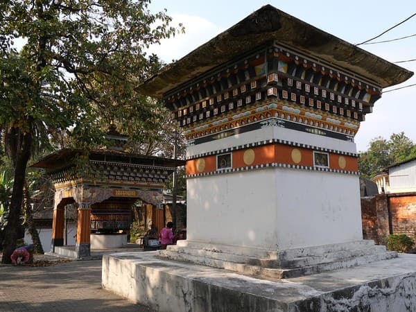 Rituel populaire au temple bouddhiste, Samdrup Jongkhar, Bhoutan.