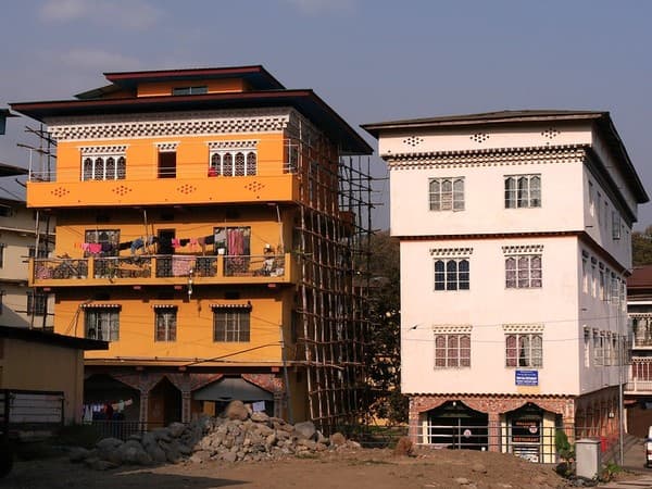 Immeubles bhoutanais, Samdrup Jongkhar, dzhonkhag de Samdrup Jongkhar,Bhoutan.