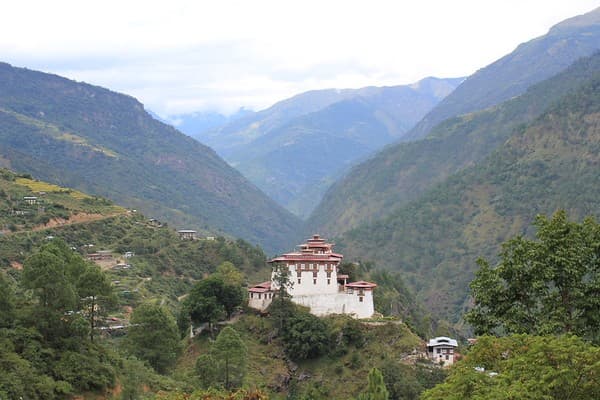 Lhuntse Dzong