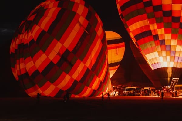 Hot air balloon ride Photo 1
