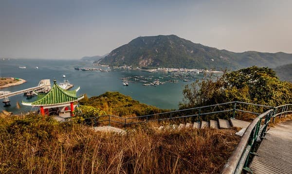 Lamma Island family trail & seafood Photo 1