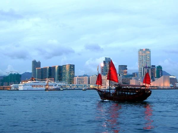 Victoria Harbour junk boat cruise Photo 1