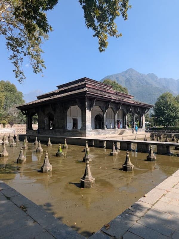 Stroll Shalimar Bagh (Mughal Garden) Photo 1