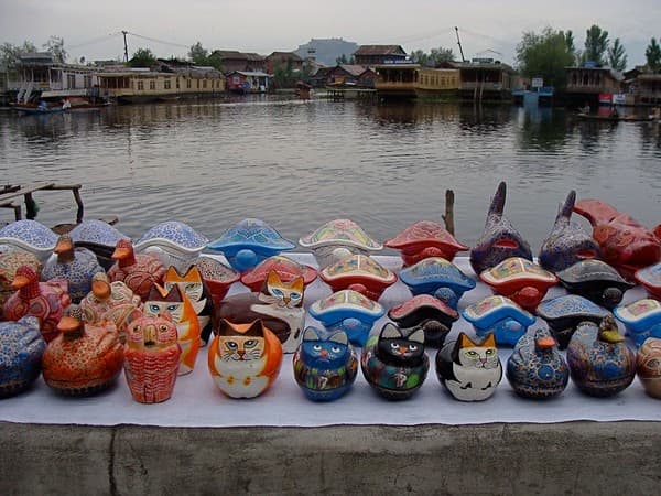 Shop for Pashmina, carpets, papier-mâché